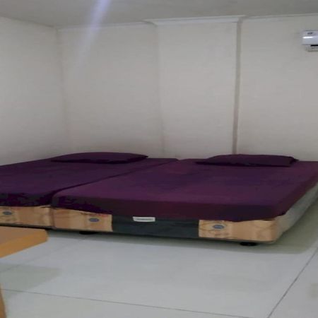 Spot On 94166 Kost Bunda Syariah Hotel Бекаси Екстериор снимка