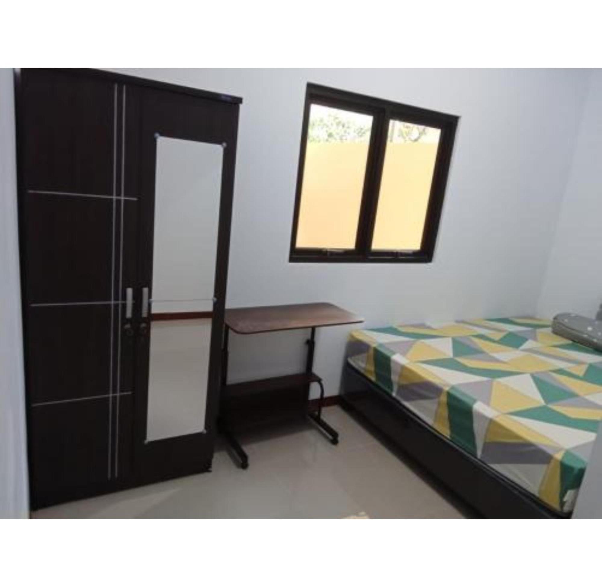 Spot On 94166 Kost Bunda Syariah Hotel Бекаси Екстериор снимка