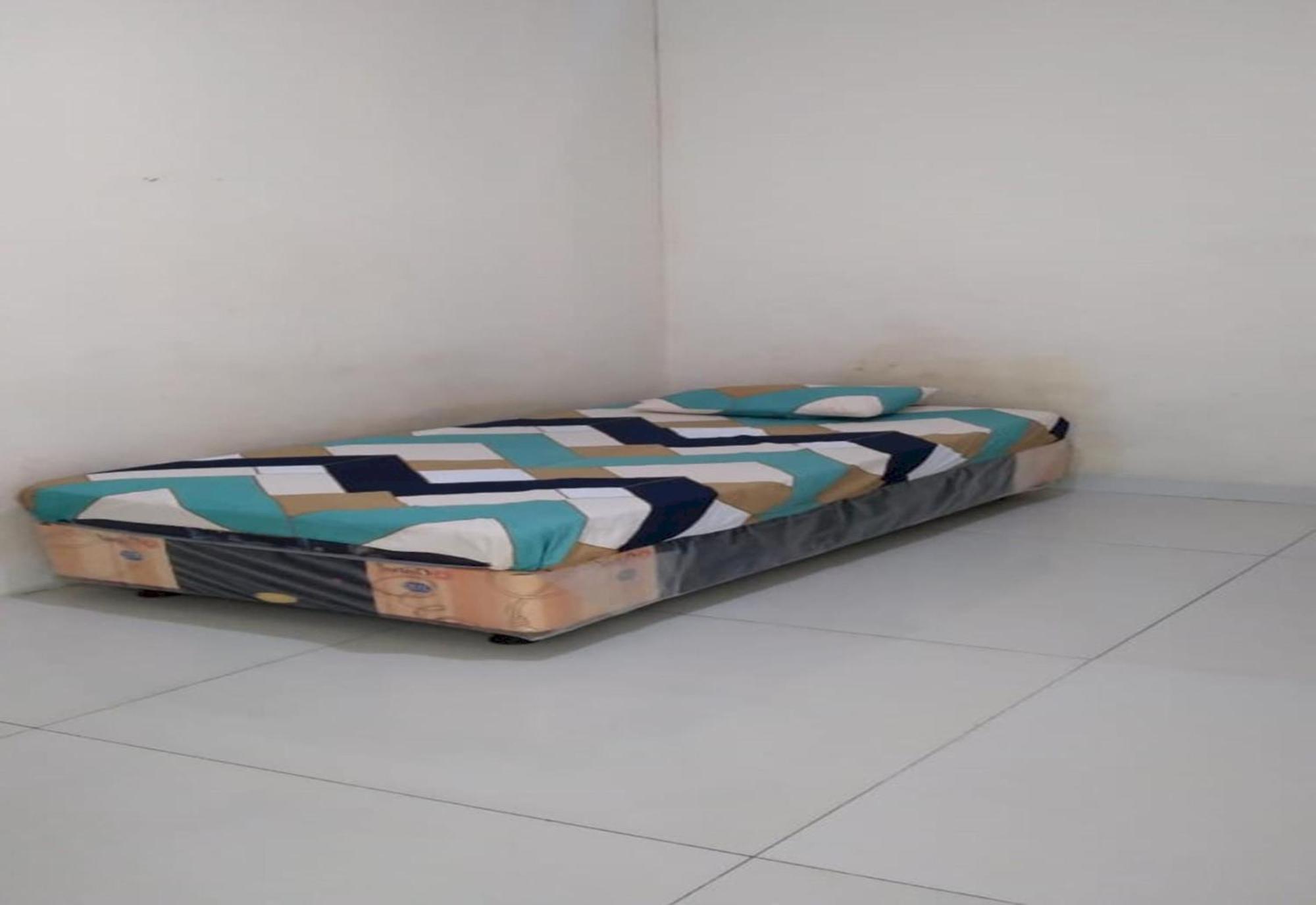 Spot On 94166 Kost Bunda Syariah Hotel Бекаси Екстериор снимка