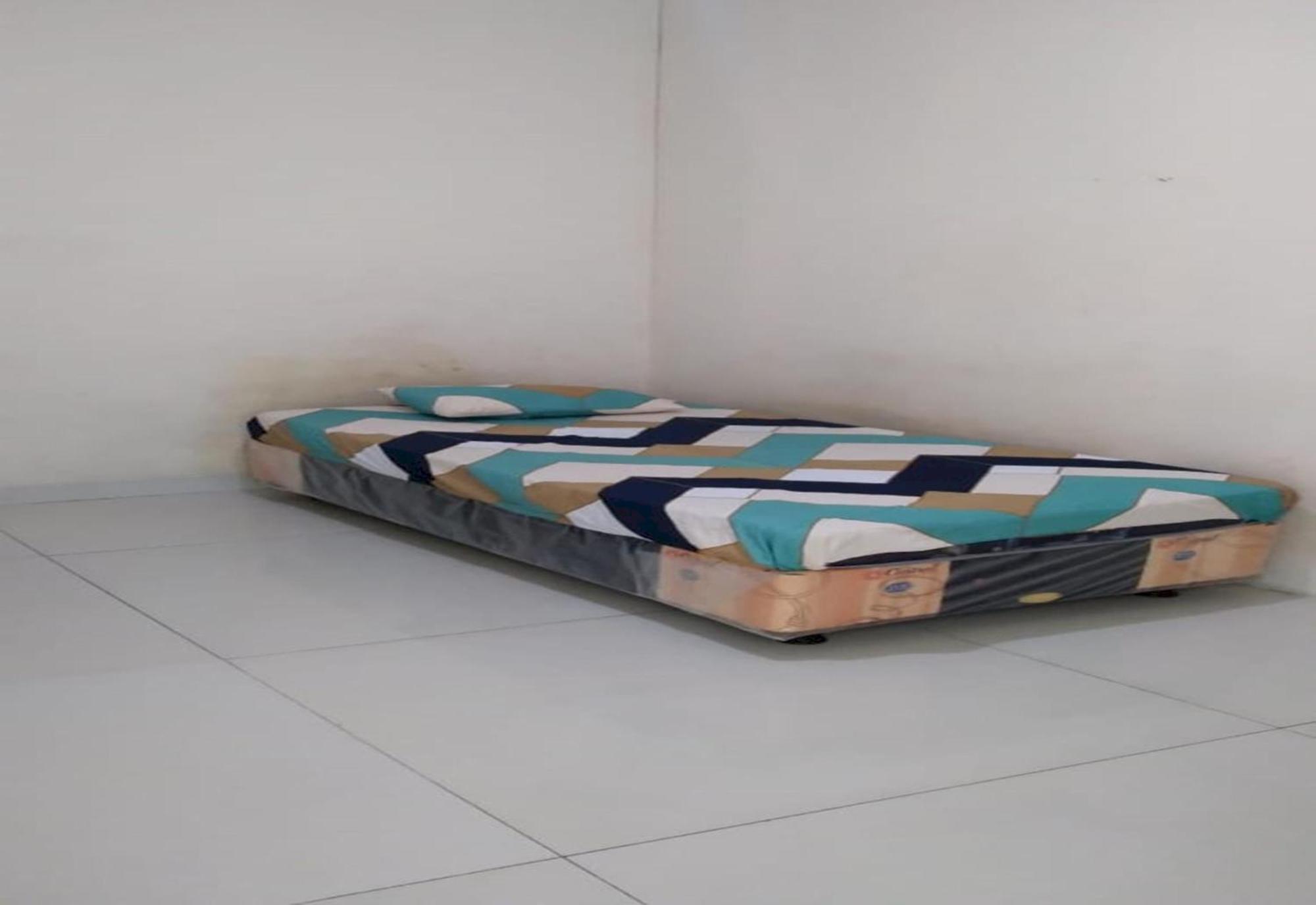 Spot On 94166 Kost Bunda Syariah Hotel Бекаси Екстериор снимка