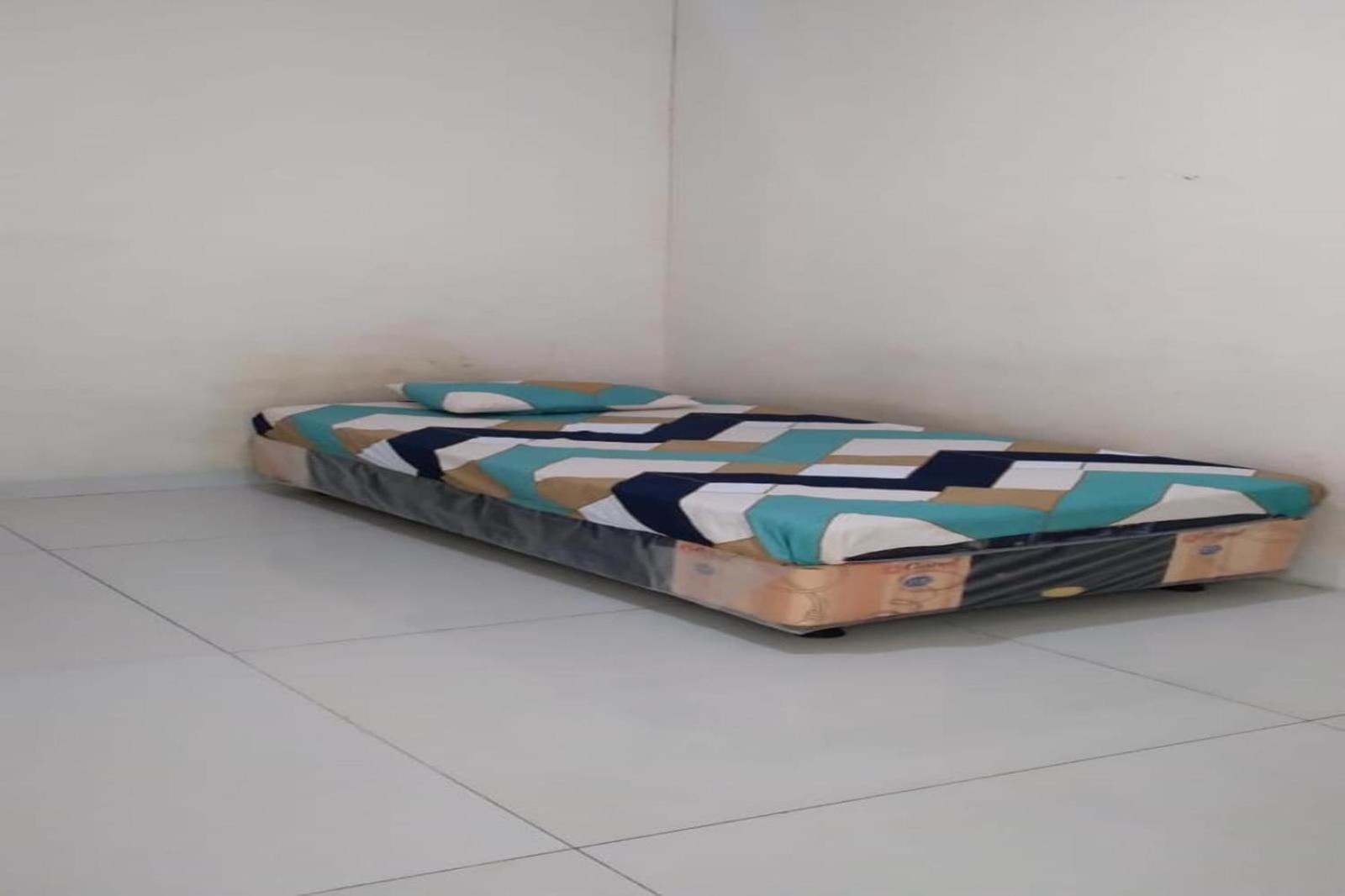 Spot On 94166 Kost Bunda Syariah Hotel Бекаси Екстериор снимка