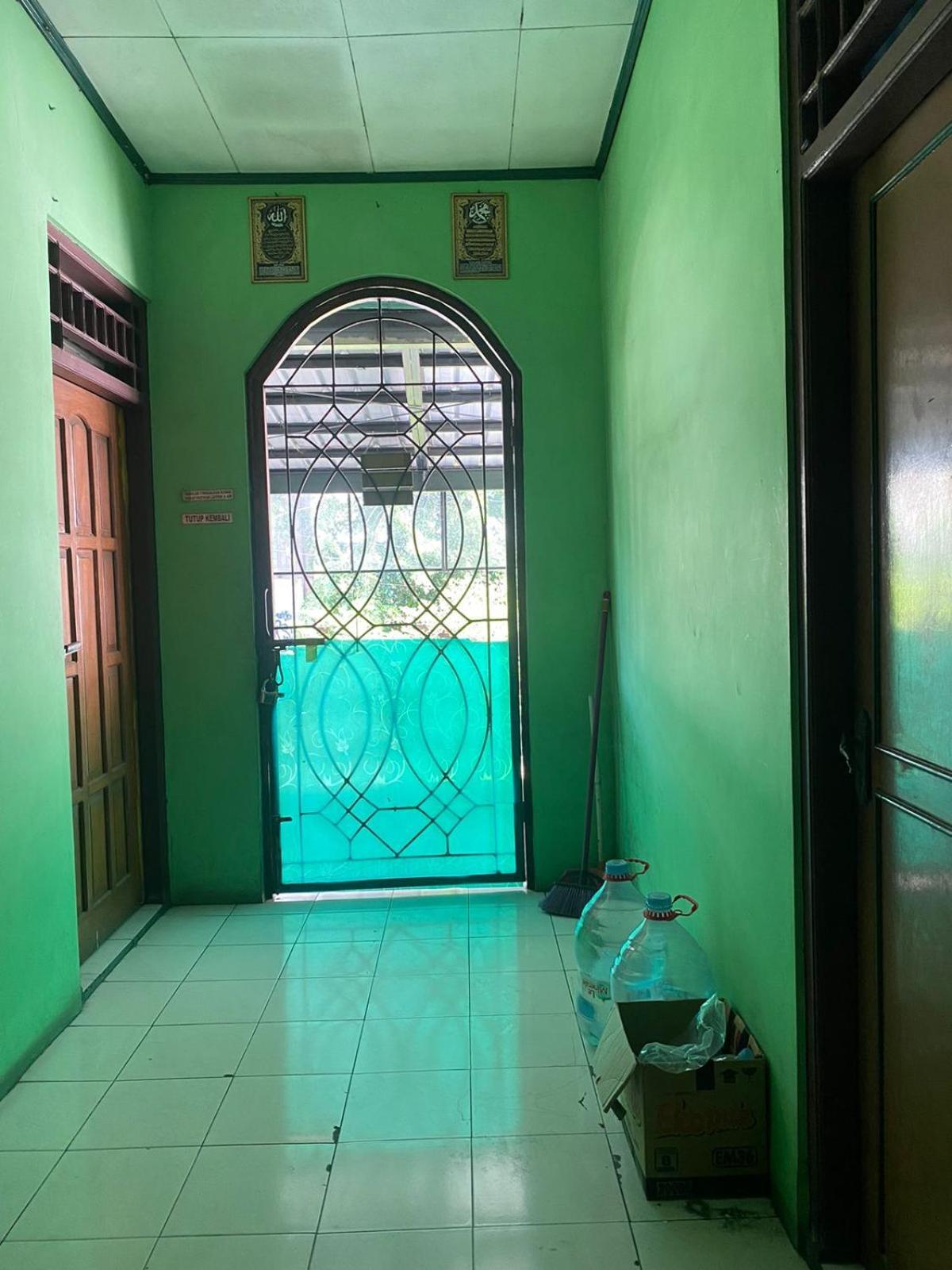 Spot On 94166 Kost Bunda Syariah Hotel Бекаси Екстериор снимка