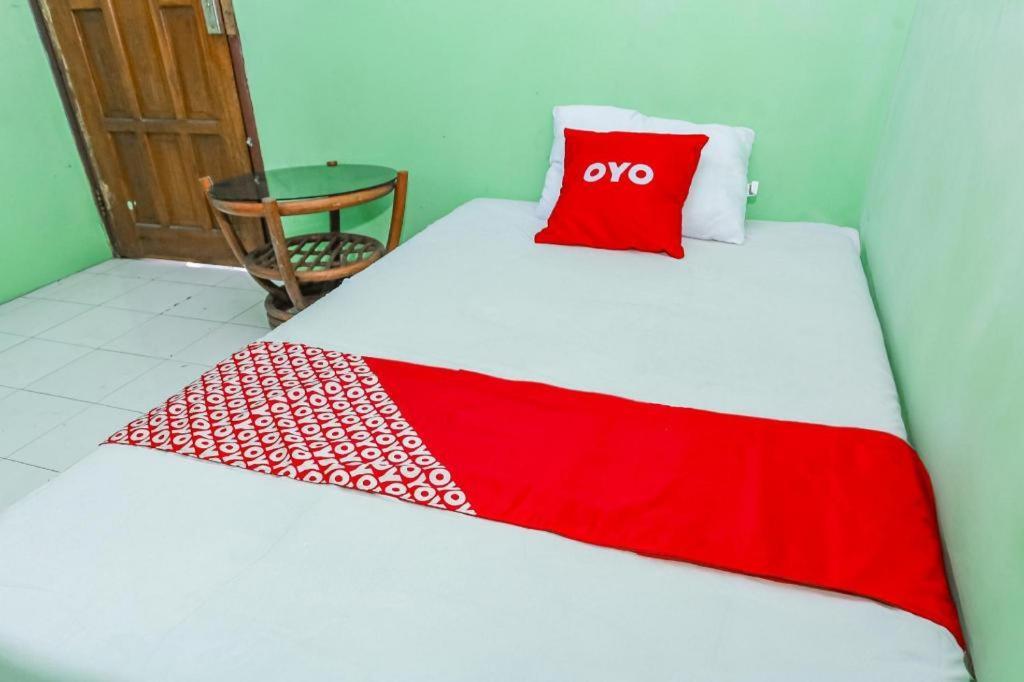 Spot On 94166 Kost Bunda Syariah Hotel Бекаси Екстериор снимка