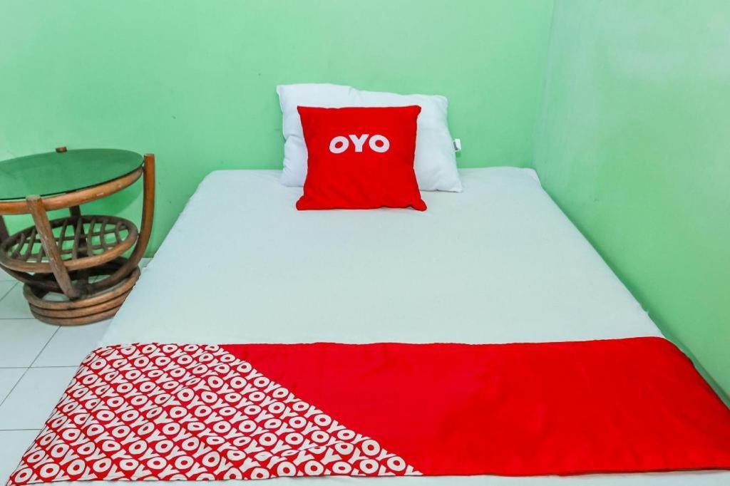 Spot On 94166 Kost Bunda Syariah Hotel Бекаси Екстериор снимка