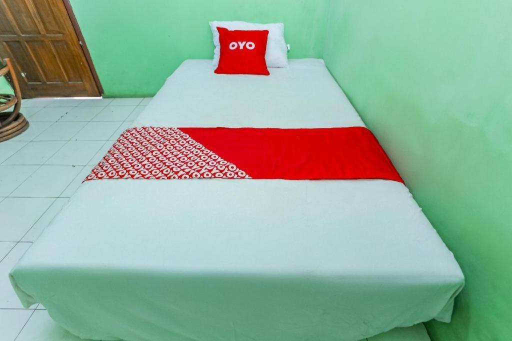 Spot On 94166 Kost Bunda Syariah Hotel Бекаси Екстериор снимка