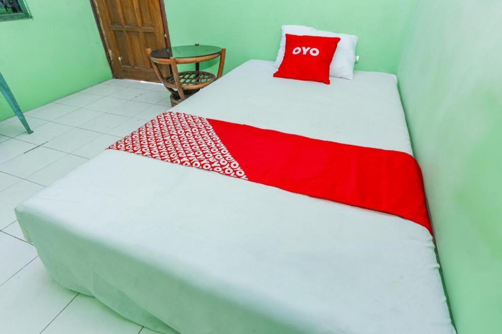 Spot On 94166 Kost Bunda Syariah Hotel Бекаси Екстериор снимка