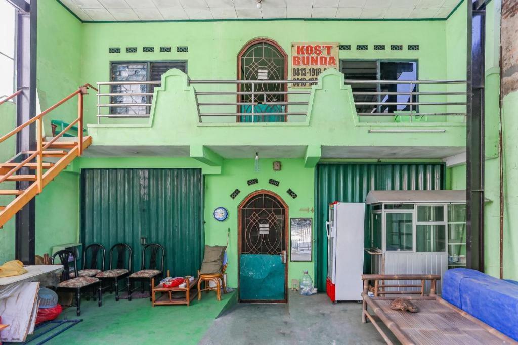 Spot On 94166 Kost Bunda Syariah Hotel Бекаси Екстериор снимка