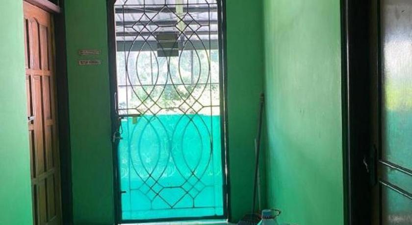Spot On 94166 Kost Bunda Syariah Hotel Бекаси Екстериор снимка