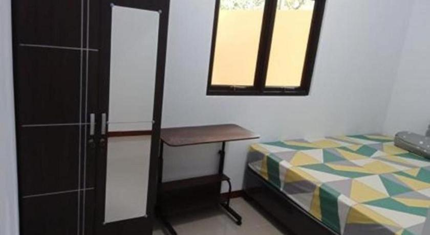 Spot On 94166 Kost Bunda Syariah Hotel Бекаси Екстериор снимка