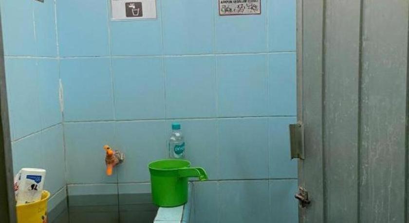 Spot On 94166 Kost Bunda Syariah Hotel Бекаси Екстериор снимка