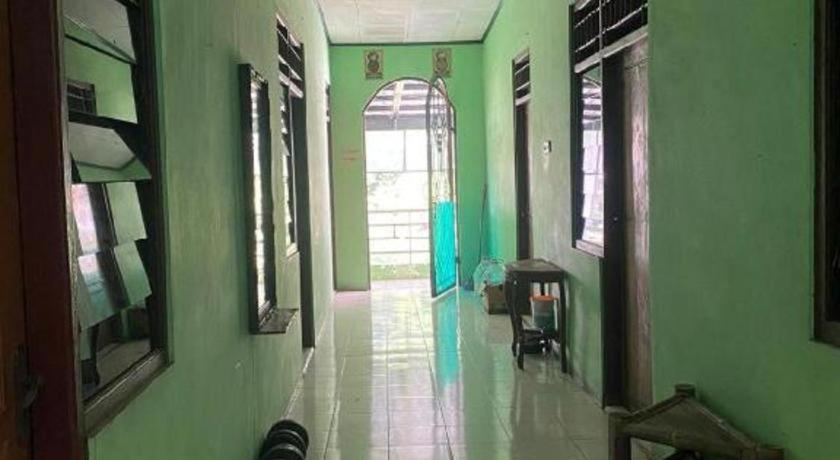 Spot On 94166 Kost Bunda Syariah Hotel Бекаси Екстериор снимка